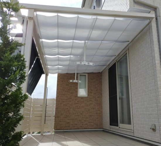 ウッドデッキやタイルテラスにテラス屋根を取り付けて、よりくつろげるお庭に！