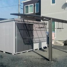 お庭での作業に便利な屋根付きスペース