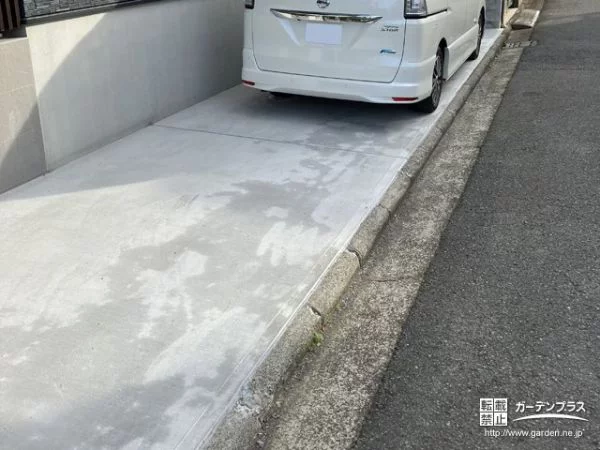 西面は駐車スペースを確保