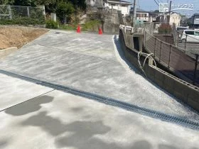 道路よりも低いお庭を雨水から守る排水溝