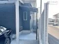 機能性も兼ねたダークカラーのテラス屋根