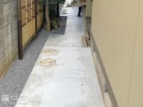 土間コンクリートで舗装した犬走り