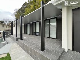 リビングの延長として楽しむ!シームレスにつながるタイルデッキ工事