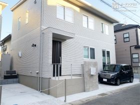 駐車スペース3台分確保したエレガントな美しさを感じる新築外構