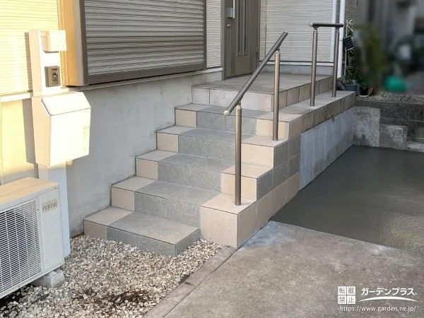 タイル階段に手すりを取り付け安心して出入りできる玄関前工事