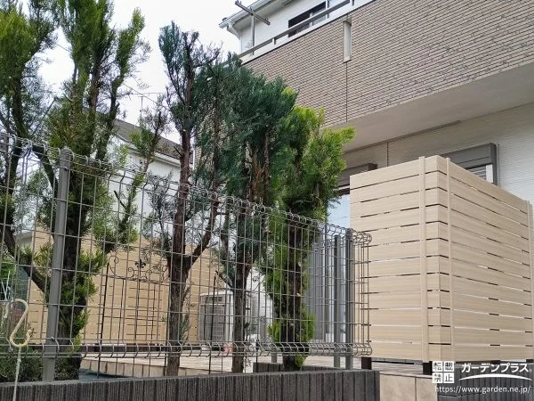 視線を気にせず過ごせるお庭になった木調目隠しフェンス設置工事