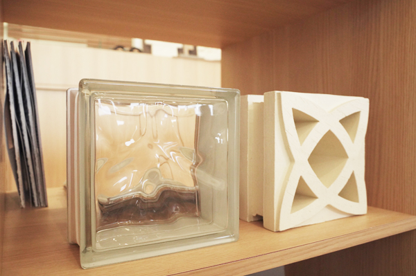 ガーデンプラス神戸垂水のガラスブロック展示